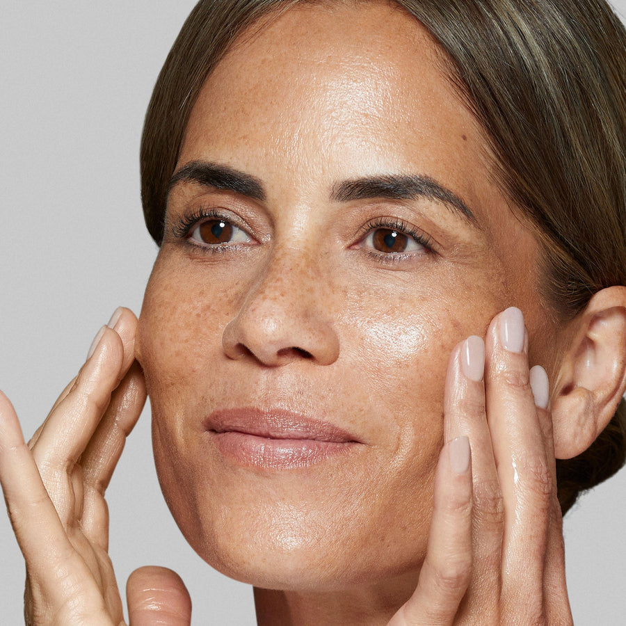 Circular hydration serum with hyaluronic acid